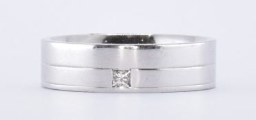 9CT WHITE GOLD & DIAMOND BAND RING