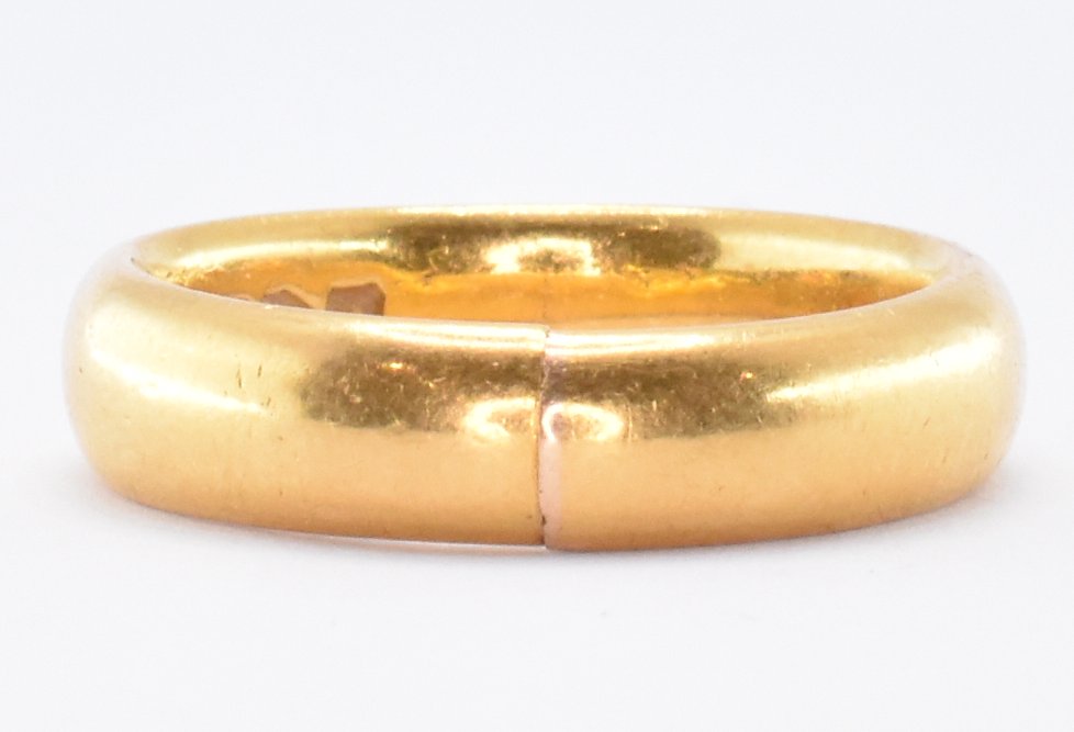 HALLMARKED 22CT GOLD BAND RING - Image 4 of 6