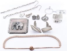 ASSORTMENTOF SILVER JEWELLERY