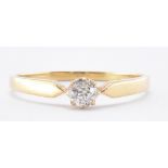 18CT GOLD & DIAMOND SOLITAIRE RING