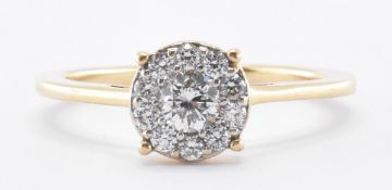 18CT GOLD & DIAMOND CLUSTER RING