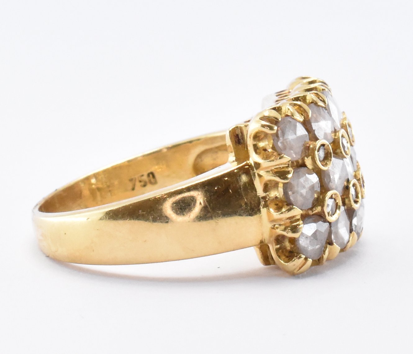 18CT GOLD & DIAMOND CLUSTER RING - Image 4 of 7