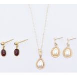 9CT GOLD & SIMULATED PEARL JEWELLERY SUITE
