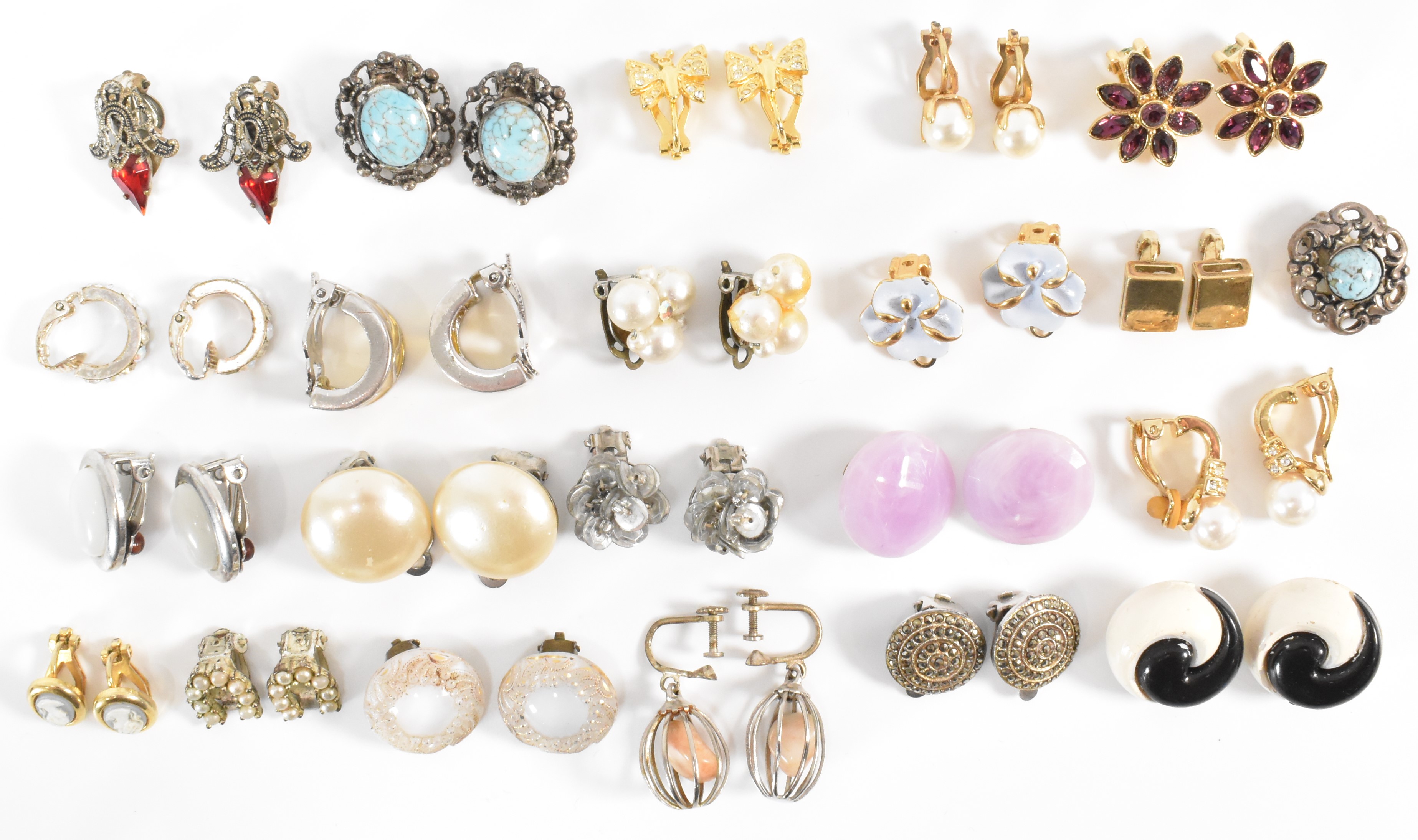 COLLECTION OF COSTUME JEWELLERY - Image 18 of 18