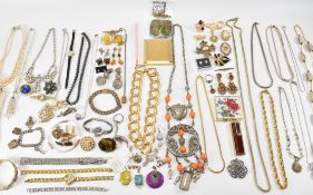 COLLECTION OF VINTAGE COSTUME JEWELLERY