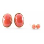 TWO PAIRS OF GOLD CORAL & RED GLASS STUD EARRINGS