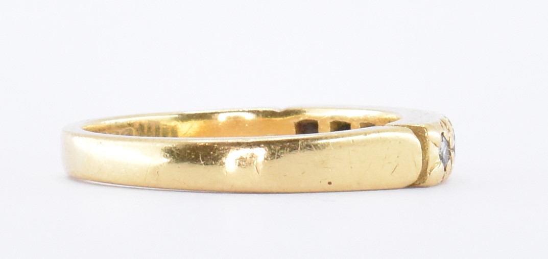18CT GOLD & DIAMOND SEVEN STONE RING - Image 4 of 7