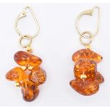 PAIR OF YELLOW METAL & AMBER STYLE DROP EARRINGS