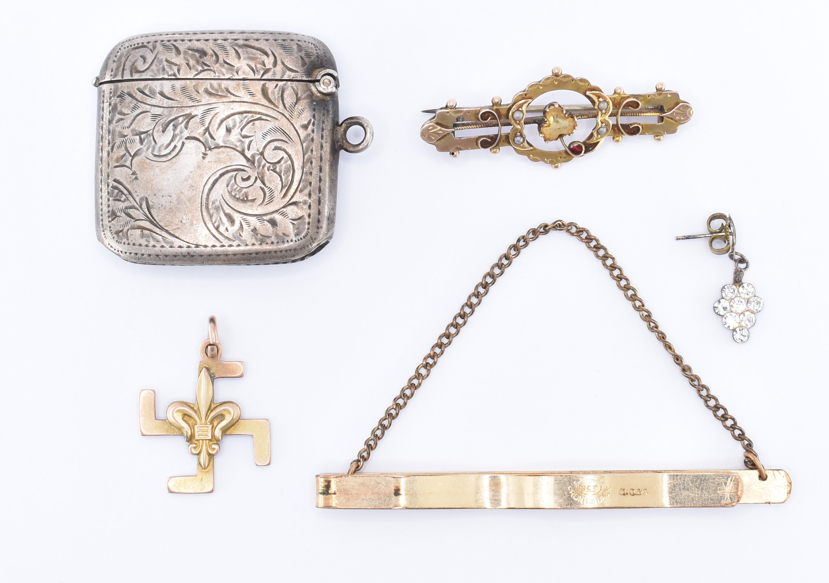 ASSORTMENT OF VICTORIAN & LATER JEWELLERY