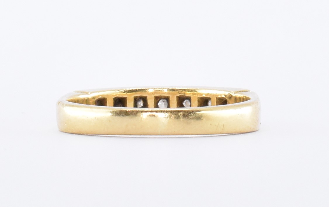 18CT GOLD & DIAMOND SEVEN STONE RING - Image 3 of 7