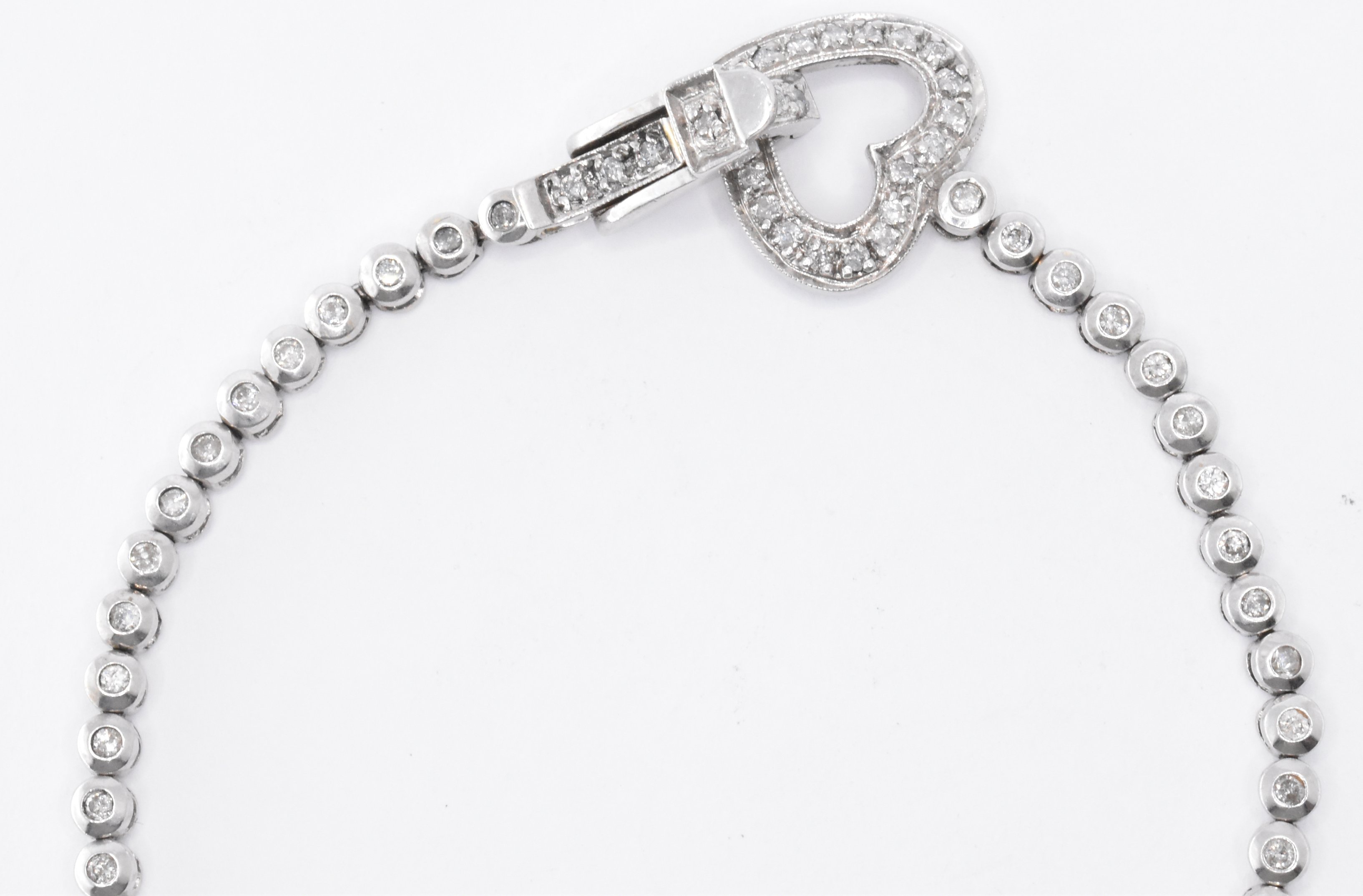 14CT WHITE GOLD & DIAMOND LINE BRACELET - Image 2 of 6