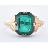 VINTAGE 9CT GOLD & GREEN STONE RING