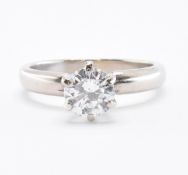 18CT WHITE GOLD & DIAMOND SOLITAIRE RING