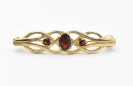 HALLMARKED 9CT GOLD & GARNET BROOCH