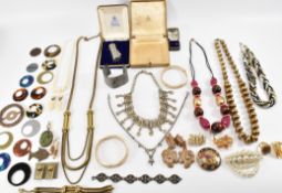 COLLECTION OF VINTAGE COSTUME JEWELLERY