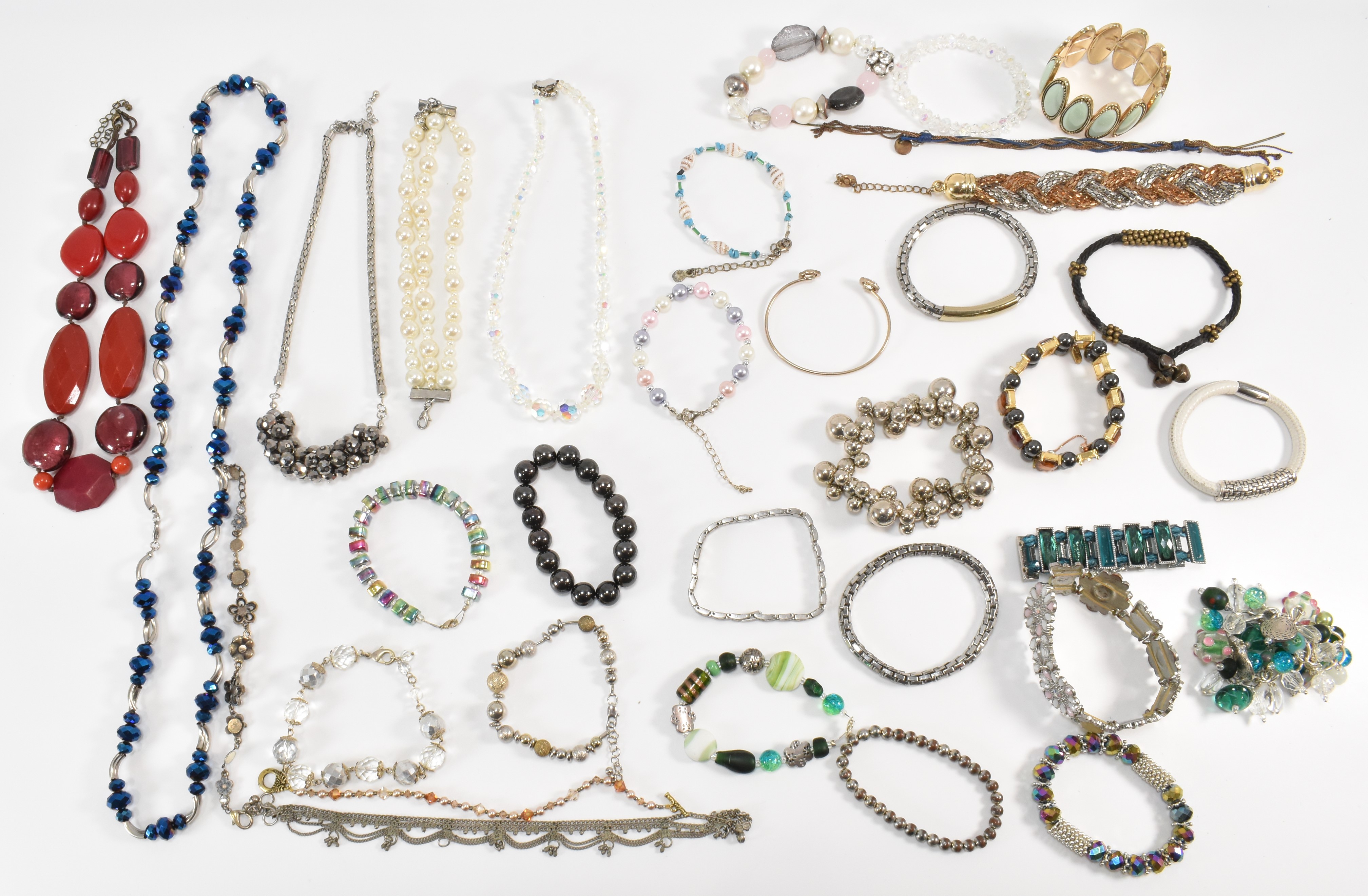 COLLECTION OF COSTUME JEWELLERY - Image 14 of 18