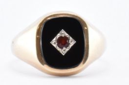 HALLMARKED 9CT GOLD ONYX & RED STONE SIGNET RING