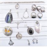 ASSORTMENT OF MIXED SILVER JEWLLERY