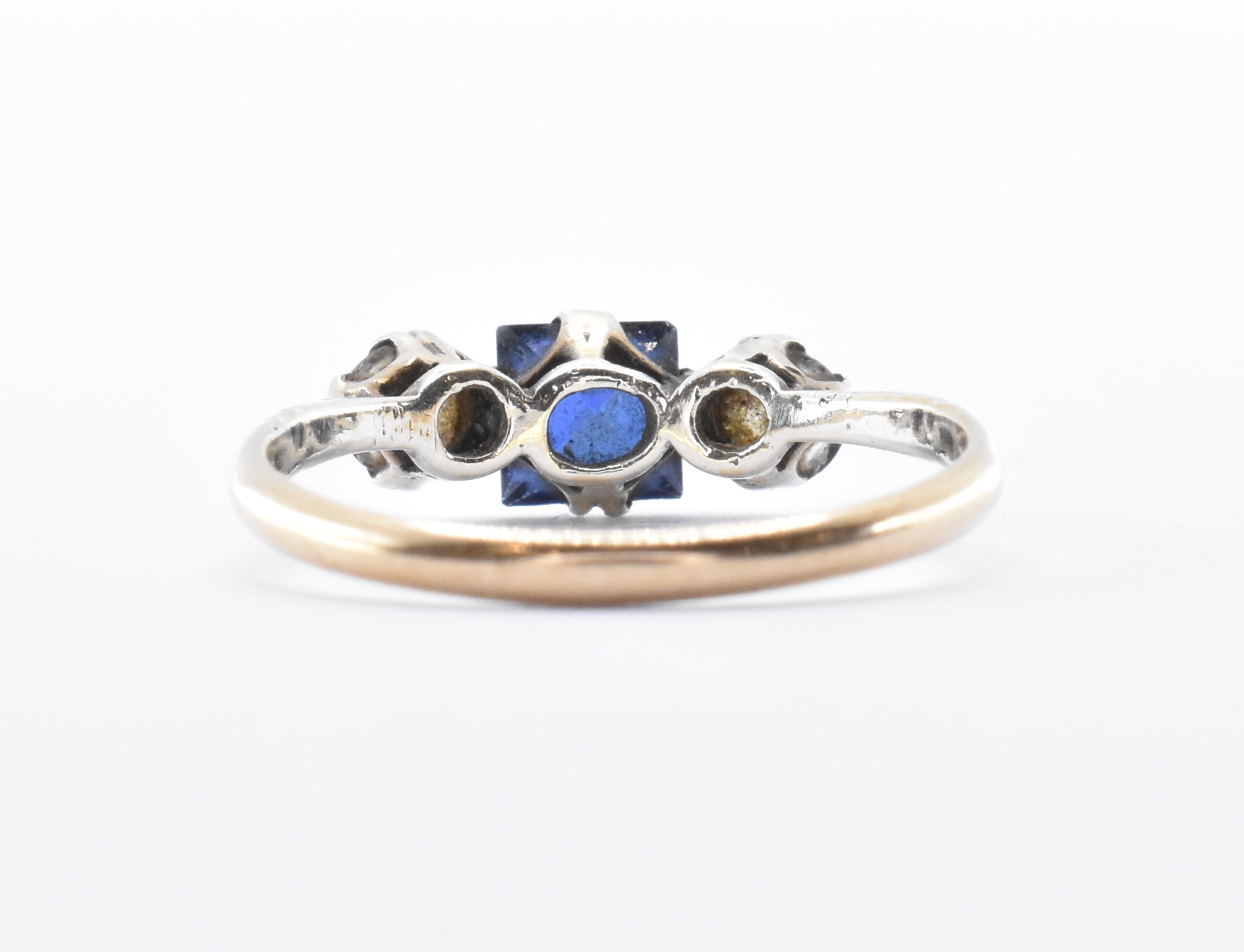 9CT GOLD SYNTHETIC SAPPHIRE & WHITE STONE RING - Image 4 of 6