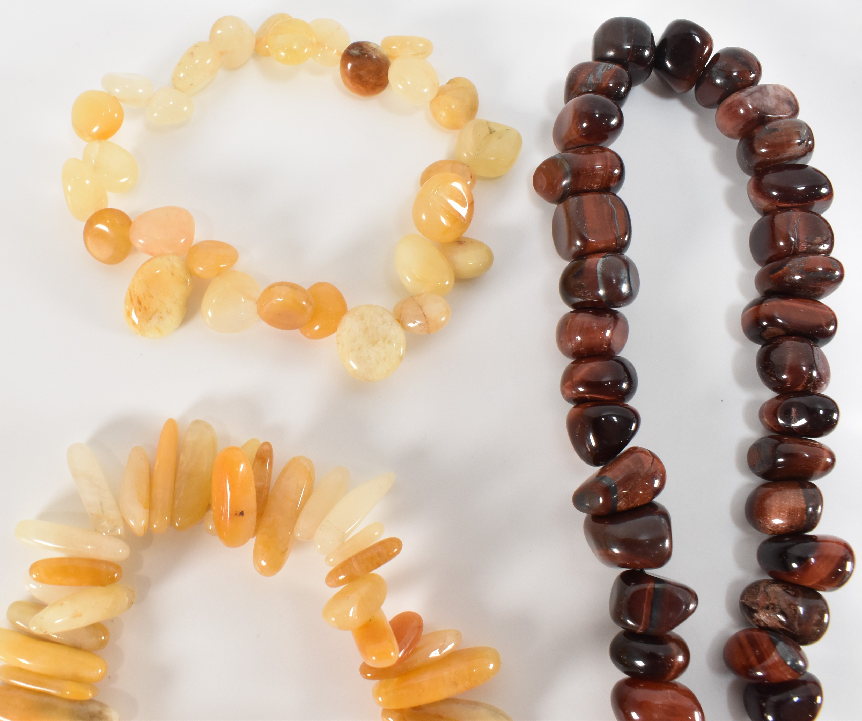 ASSORTMENT CORAL QUARTZ & TIGERS EYE JEWELLERY - Image 5 of 5