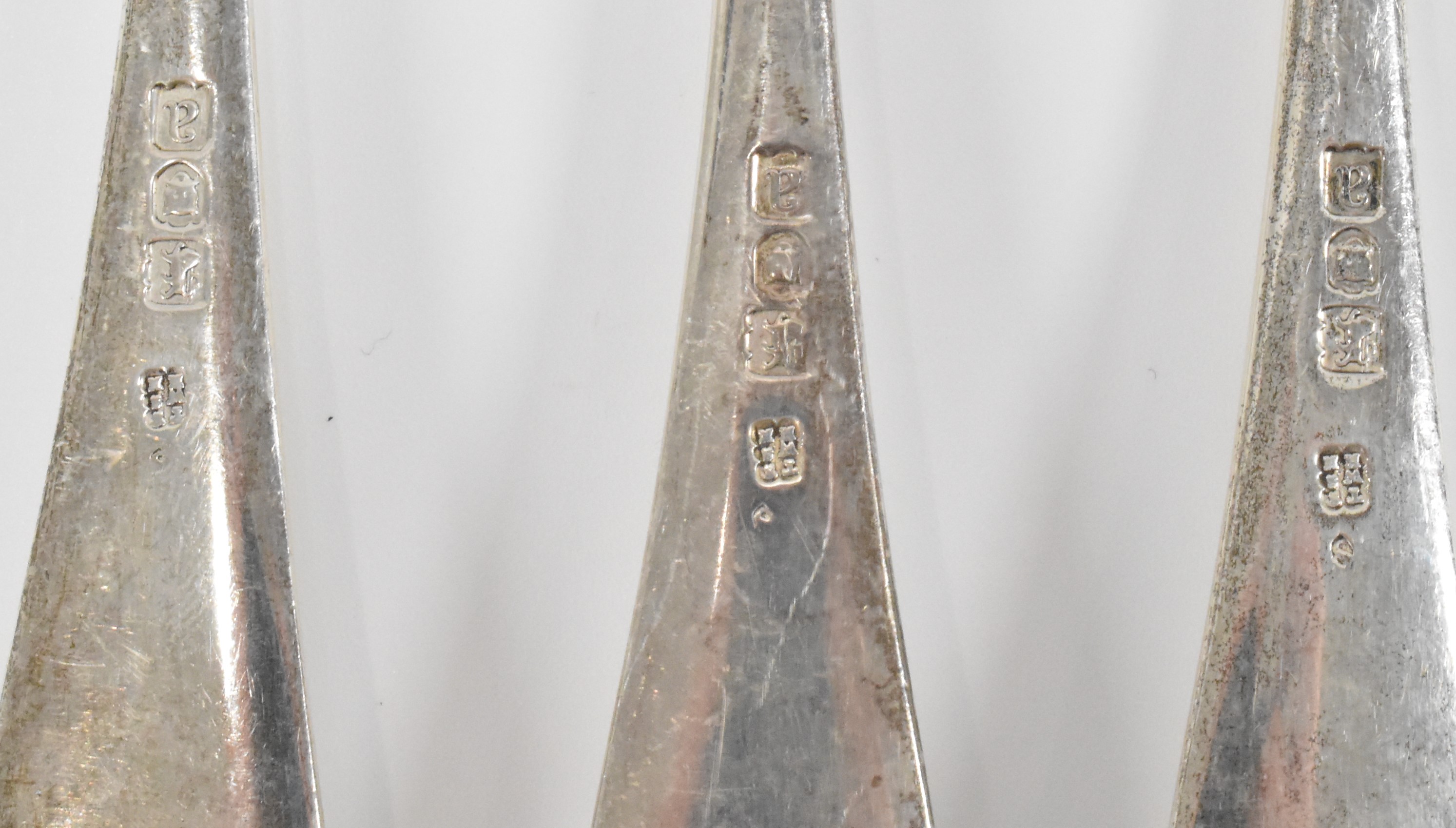 SIX SILVER VICTORIAN FORKS - Image 4 of 4