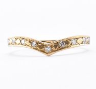 HALLMARKED 18CT GOLD & DIAMOND WISHBONE RING