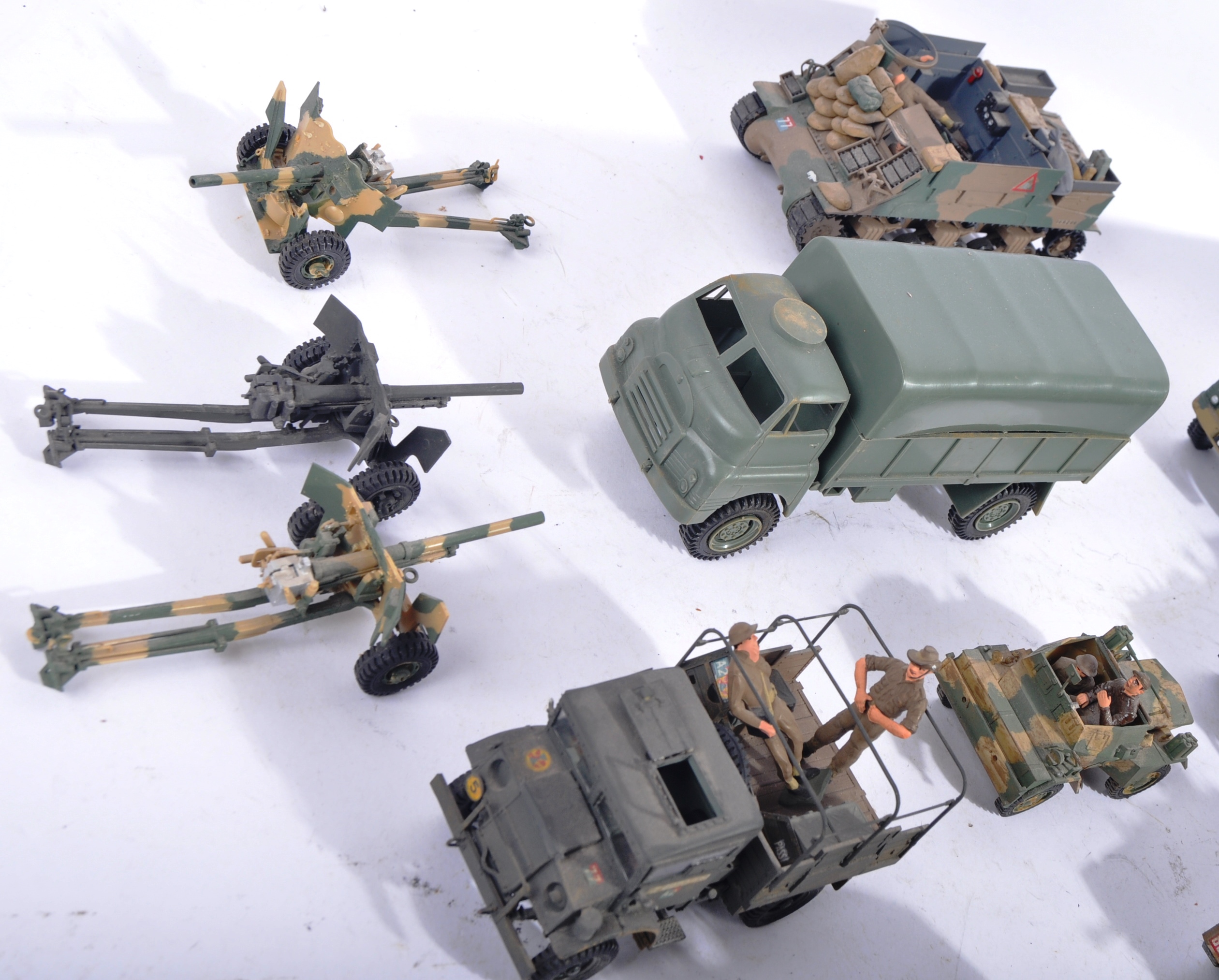 COLLECTION OF VINTAGE PLASTIC MODEL MILITARY TANKS - Image 2 of 4