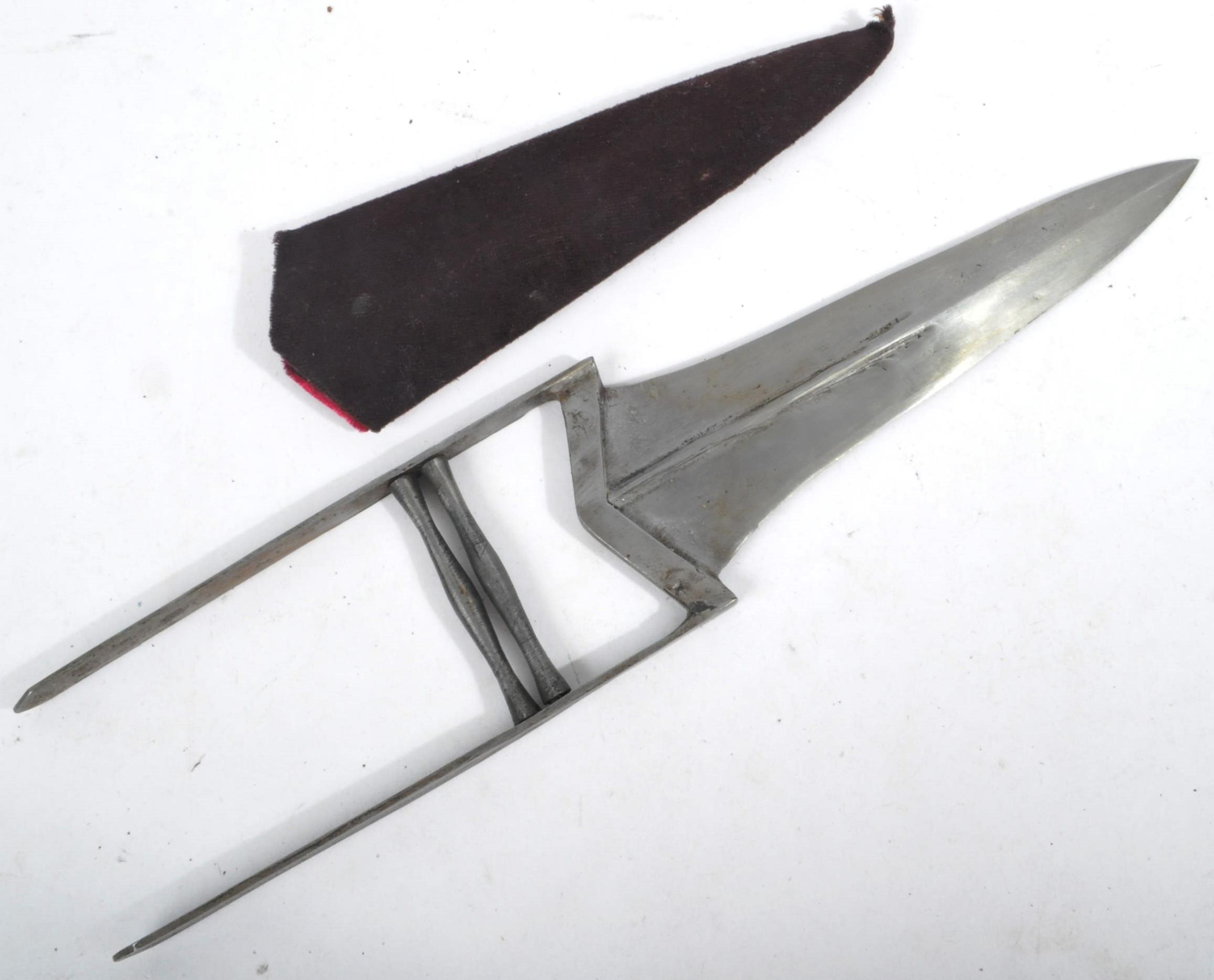 EARLY 20TH CENTURY INDIAN KATAR PUNCH DAGGER - Image 4 of 7