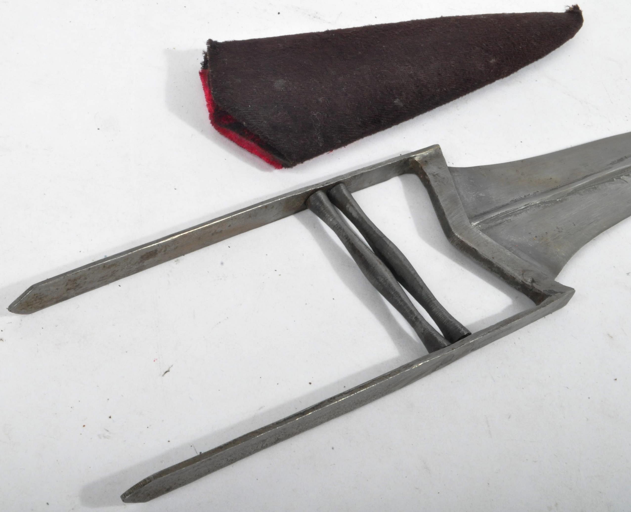 EARLY 20TH CENTURY INDIAN KATAR PUNCH DAGGER - Image 5 of 7