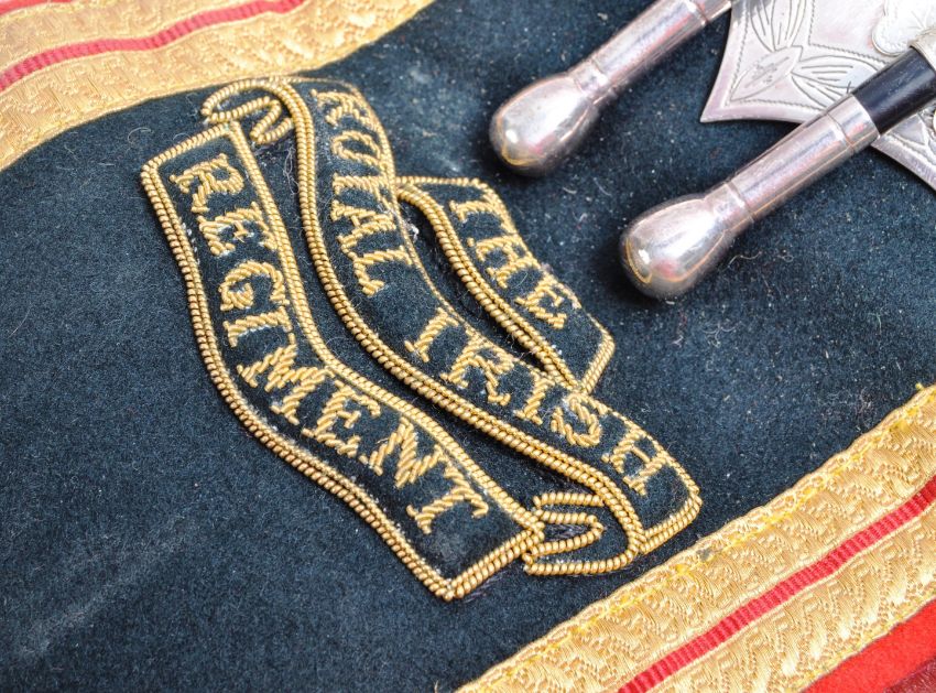 20TH CENTURY THE ROYAL IRISH REGIMENT MILITARY DRUM SASH - Image 4 of 7