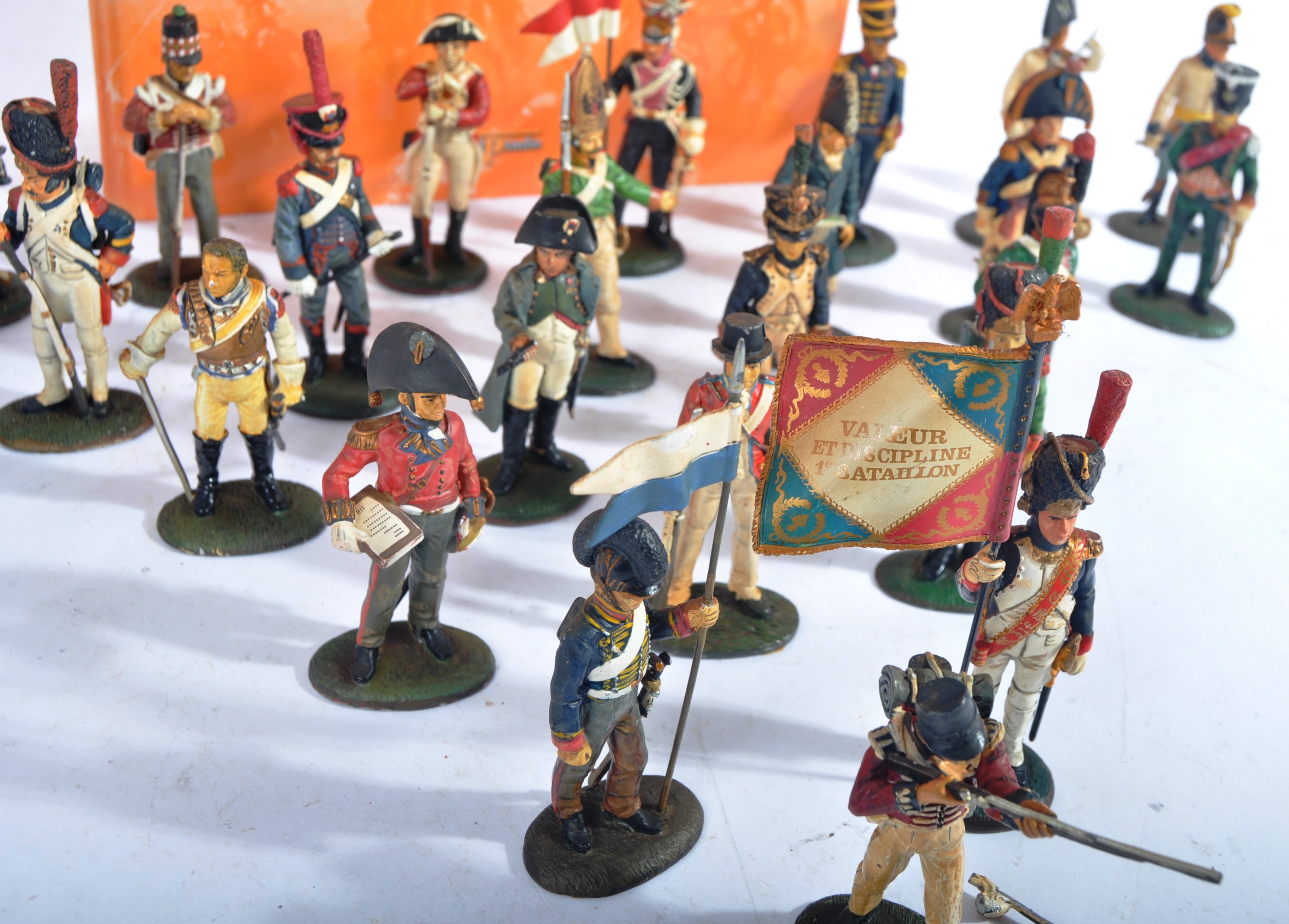 LARGE COLLECTION OF ASSORTED NAPOLEONIC WAR FIGURES & MAGAZINES - Image 4 of 8