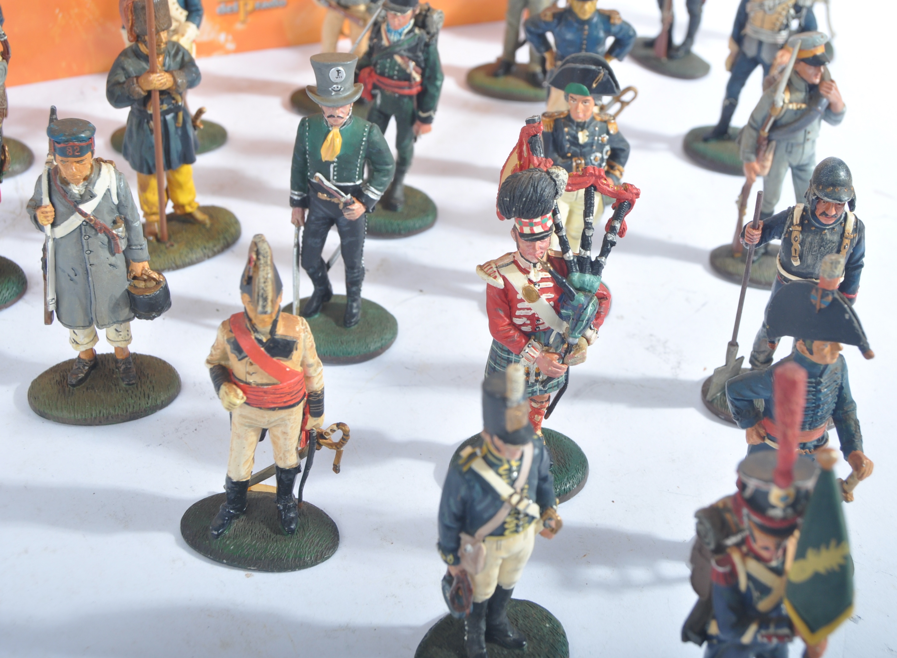LARGE COLLECTION OF ASSORTED NAPOLEONIC WAR FIGURES & MAGAZINES - Image 4 of 8