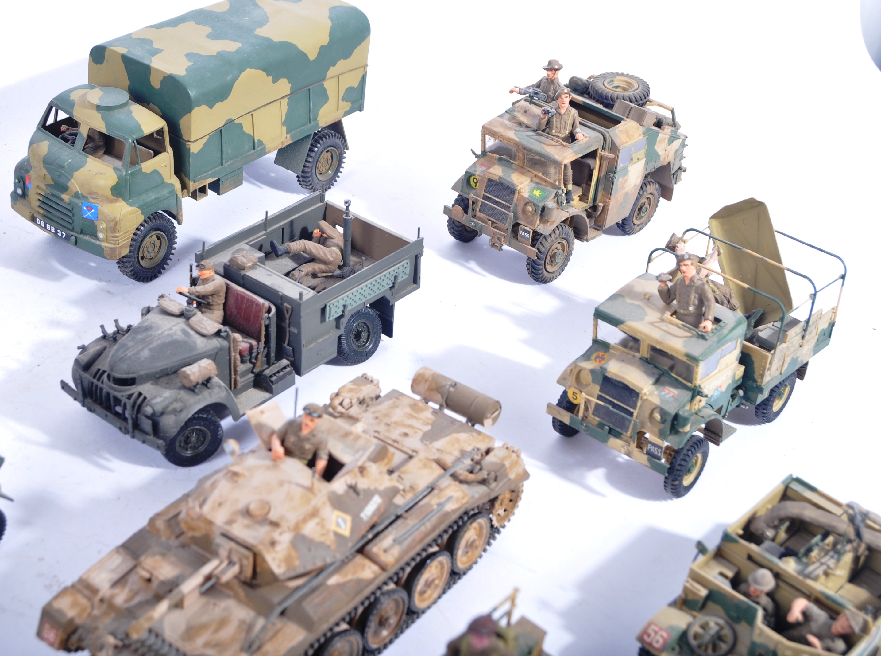 COLLECTION OF VINTAGE PLASTIC MODEL MILITARY TANKS - Image 3 of 4