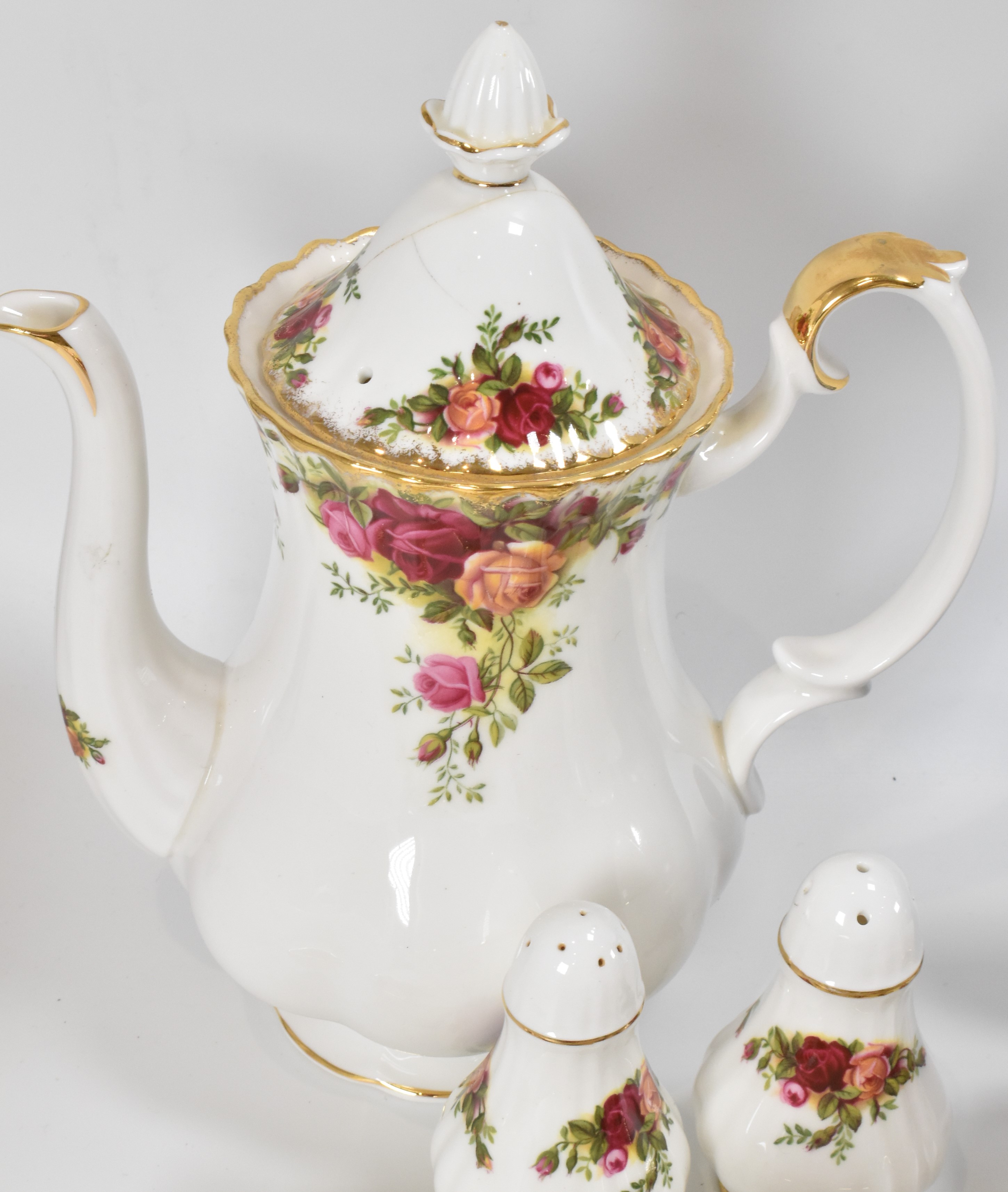 ROYAL ALBERT OLD COUNTRY ROSES DINNER SERVICE - Image 2 of 9