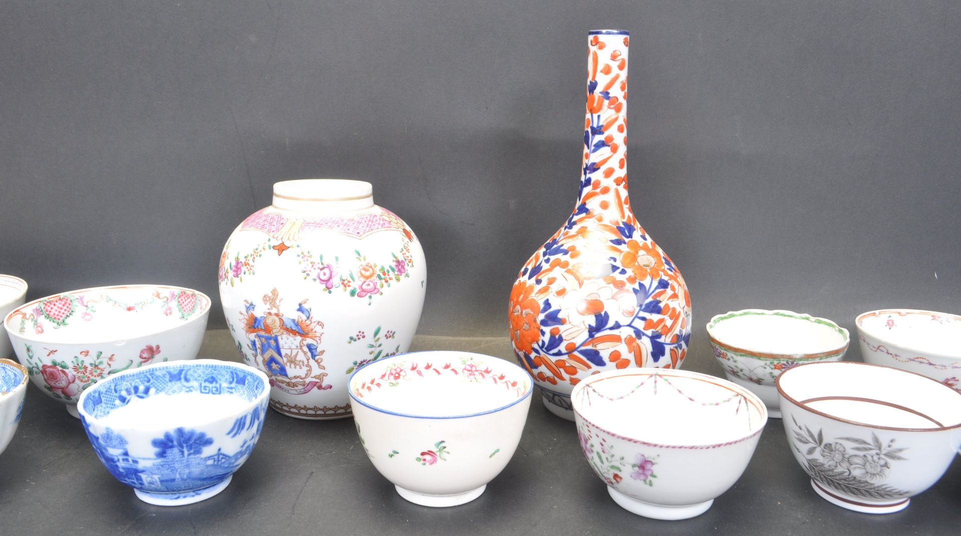 COLLECTION OF CHINESE ORIENTAL CERAMIC PORCELAIN CABINET WARE - Bild 3 aus 8