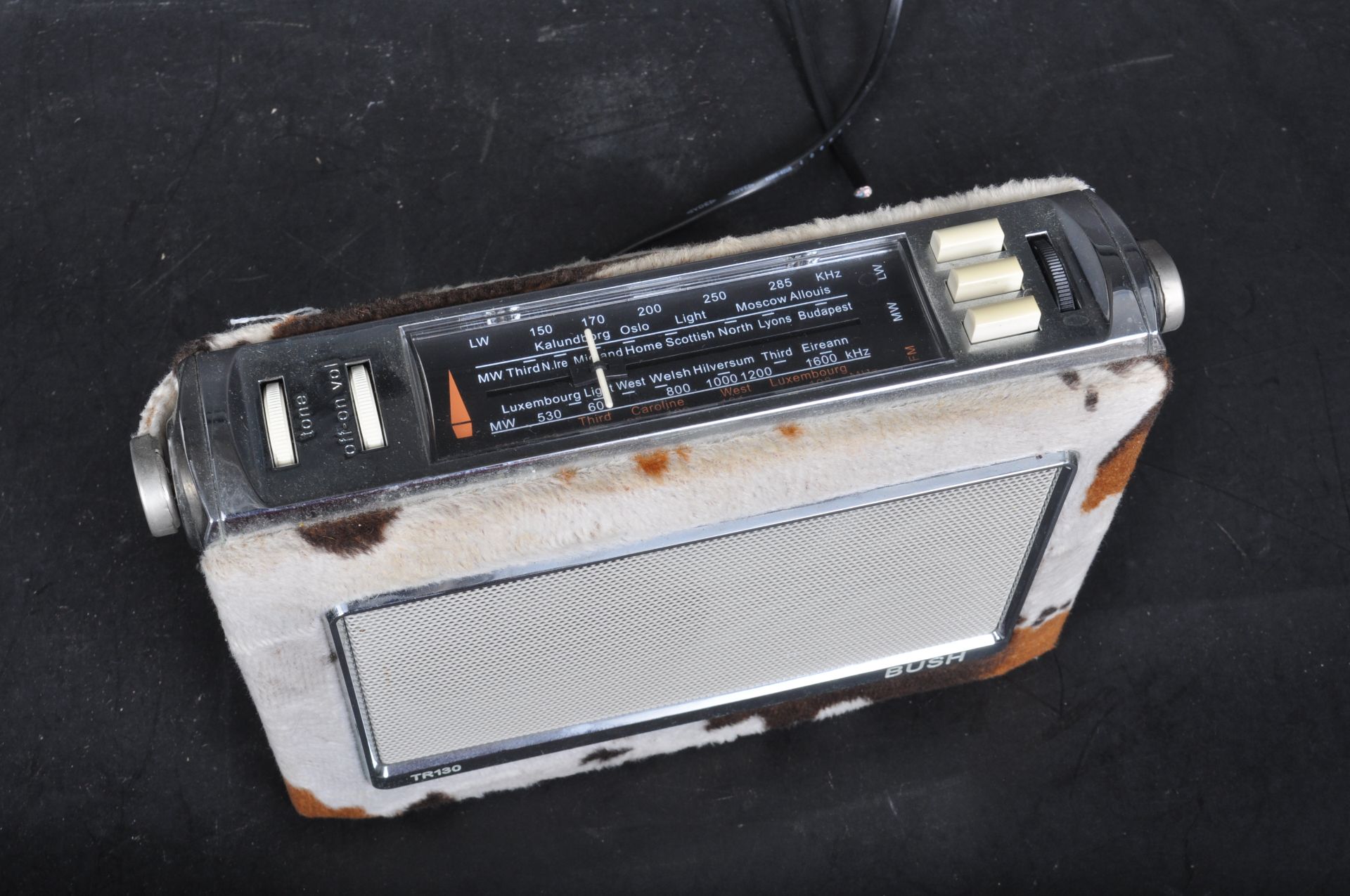 VINTAGE FAUX COW HIDE TRANSISTOR RADIO - Bild 2 aus 5