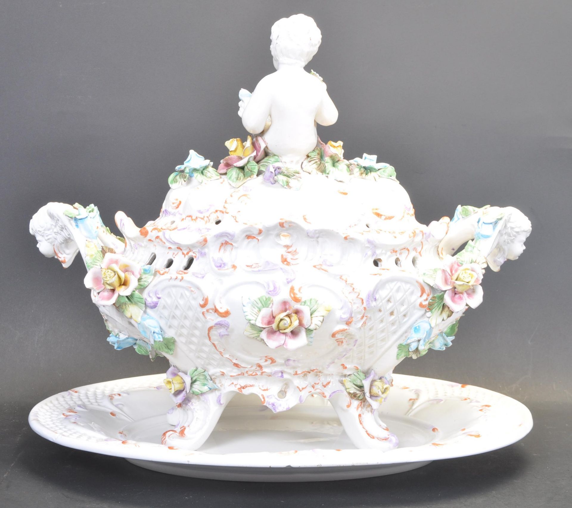 MID 20TH CENTURY ITALIAN PORCELAIN PIERCED CENTRE PIECE - Bild 4 aus 7