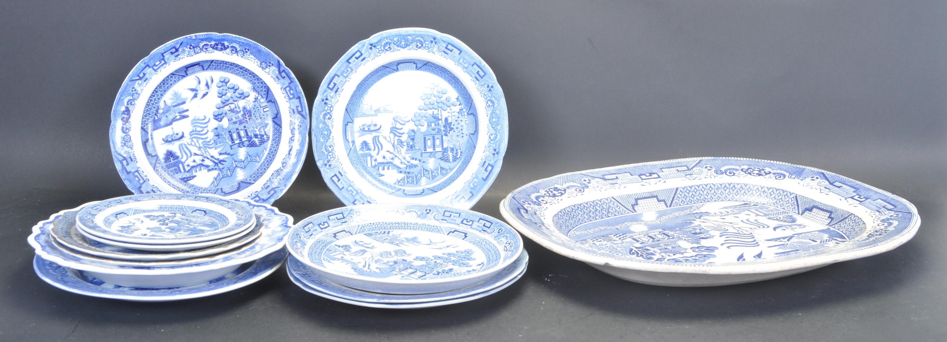 COLLECTION OF 19TH CENTURY AND LATER BLUE AND WHITE CHINA - Image 3 of 10