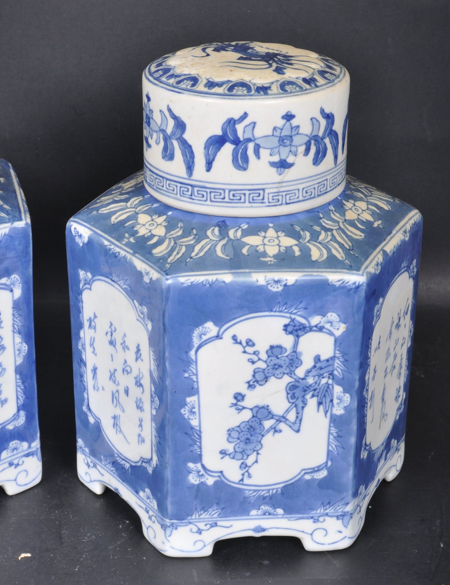 LARGE PAIR OF VINTAGE 20TH CENTURY CHINESE ORIENTAL BLUE AND WHITE VASES - Bild 13 aus 15