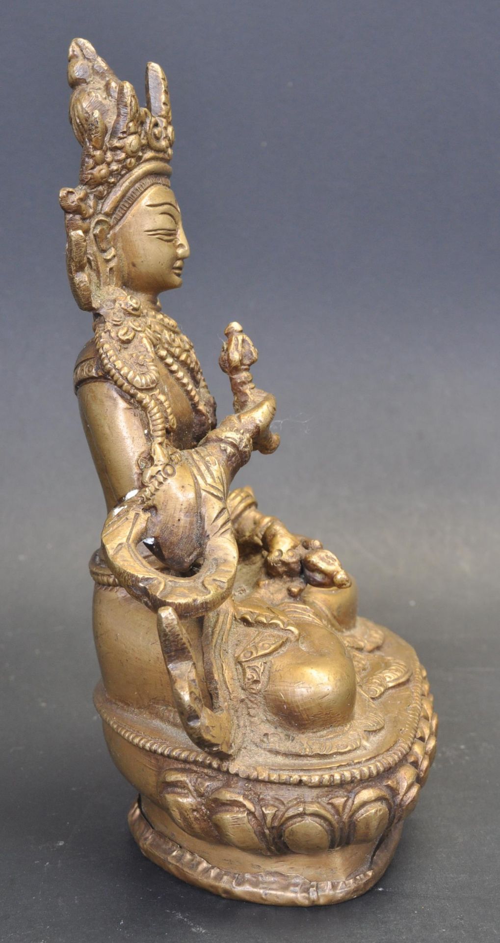 EARLY 20TH CENTURY CHINESE TIBETAN BRASS BUDDHA - Bild 2 aus 6