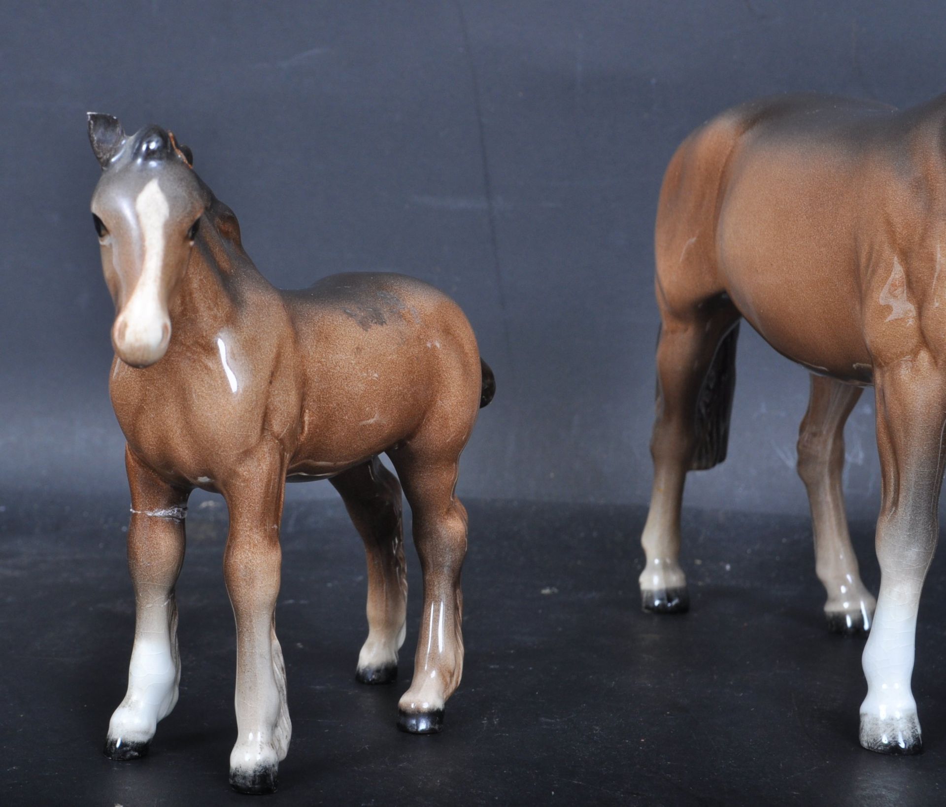 THREE VINTAGE 20TH CENTURY BESWICK CERAMIC HORSES - Bild 2 aus 5