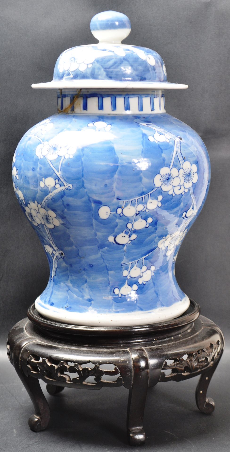 19TH CENTURY CHINESE ORIENTAL BLUE AND WHITE GINGER JAR - Bild 3 aus 6