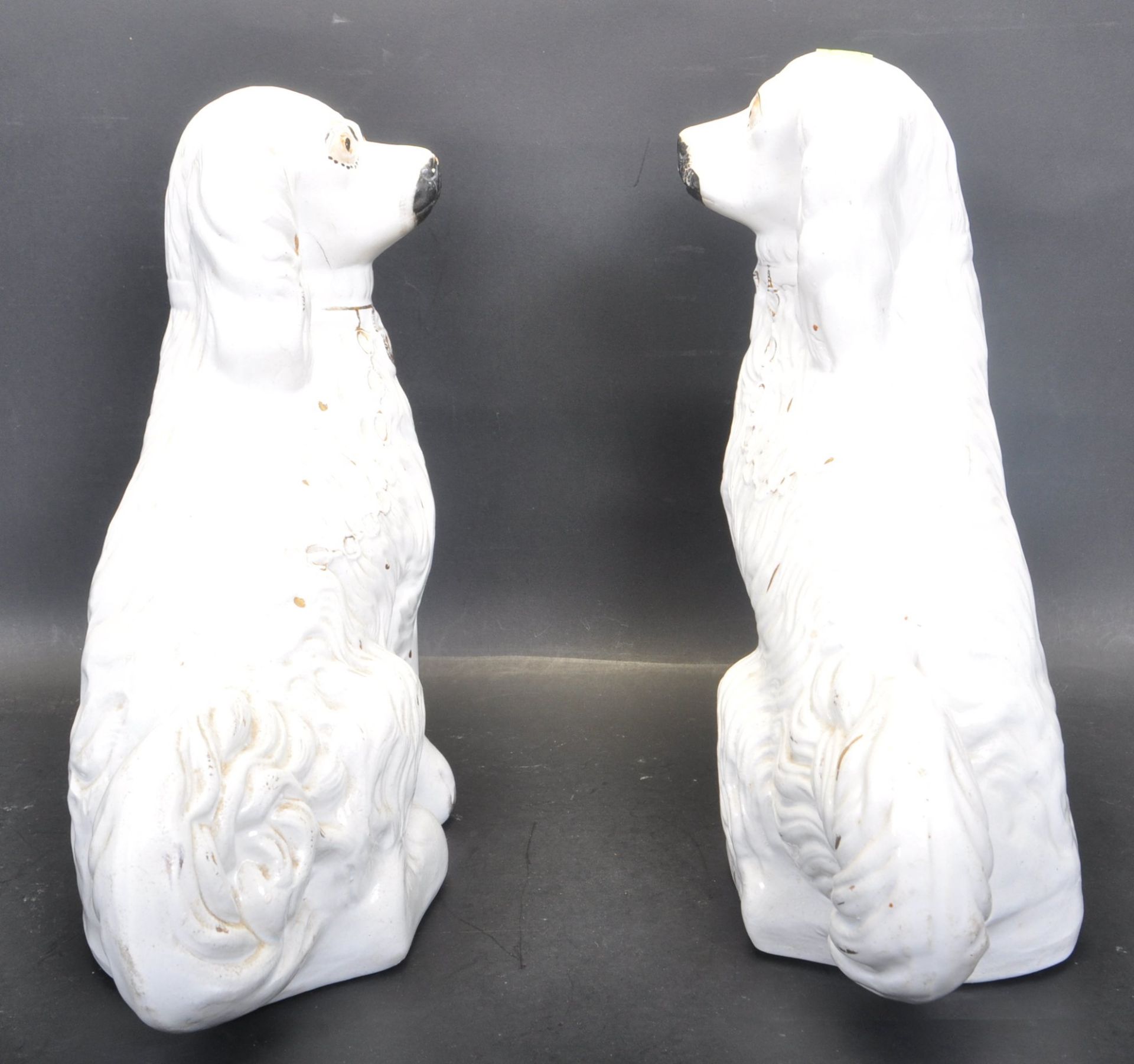 PAIR OF VICTORIAN STAFFORDSHIRE FIRE DOGS - Bild 2 aus 5