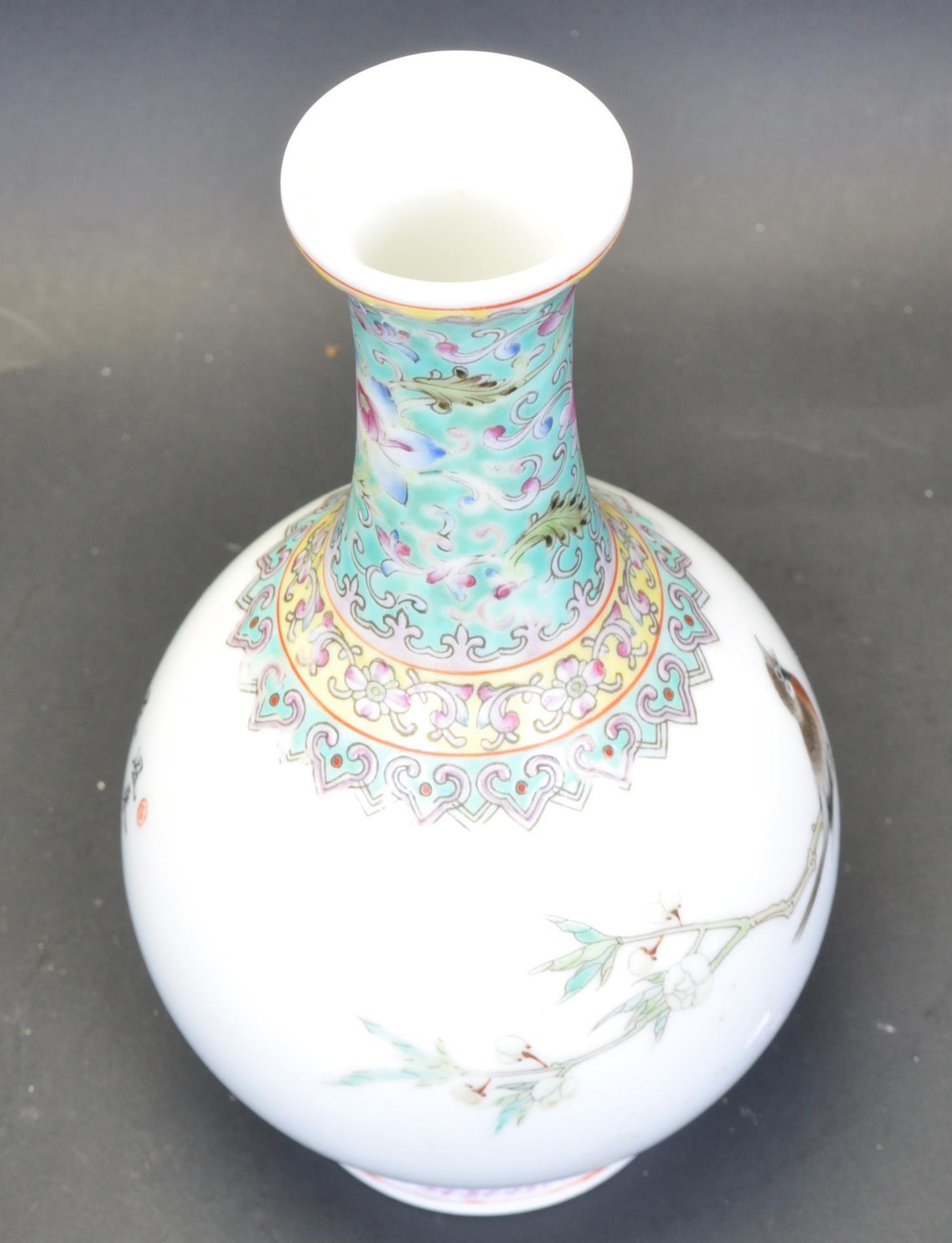 MID 20TH CENTURY CHINESE PORCELAIN VASE - Bild 4 aus 5