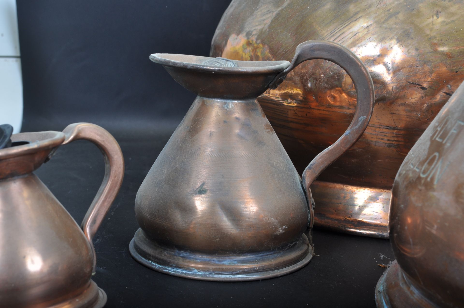 LARGE COLLECTION OF VINTAGE 20TH CENTURY COPPER CIDER JUGS - Bild 3 aus 8