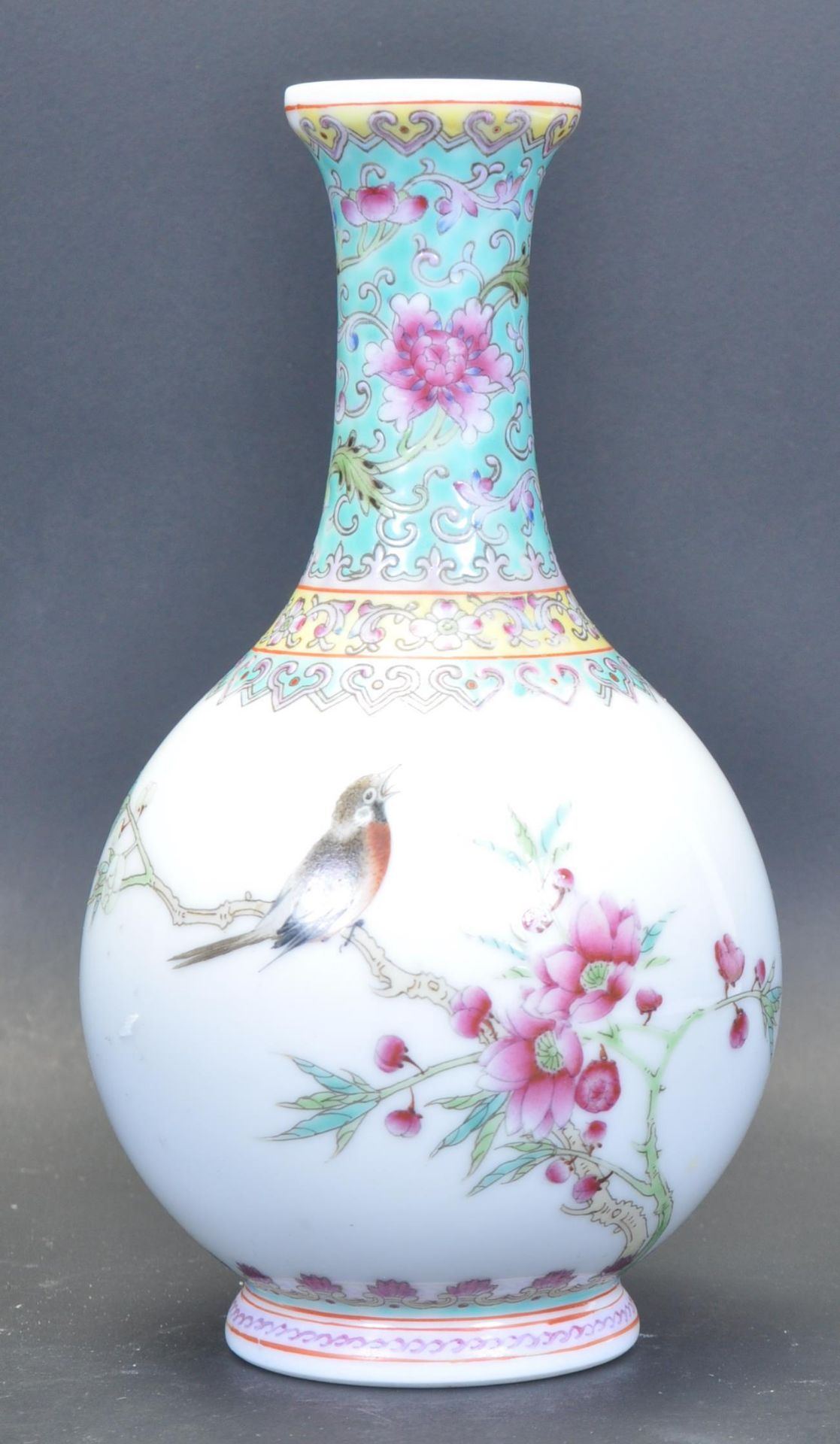 MID 20TH CENTURY CHINESE PORCELAIN VASE