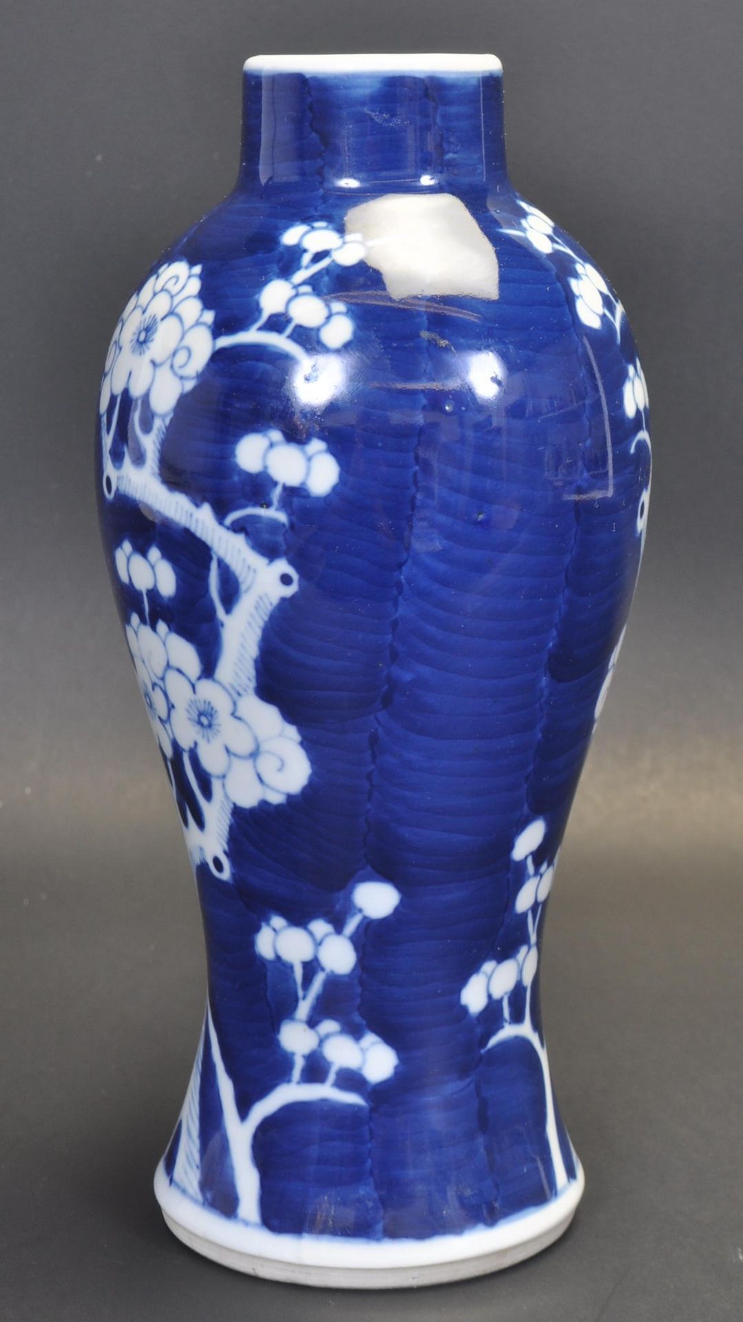 EARLY 20TH CENTURY CHINESE PRUNUS VASE - Bild 2 aus 7