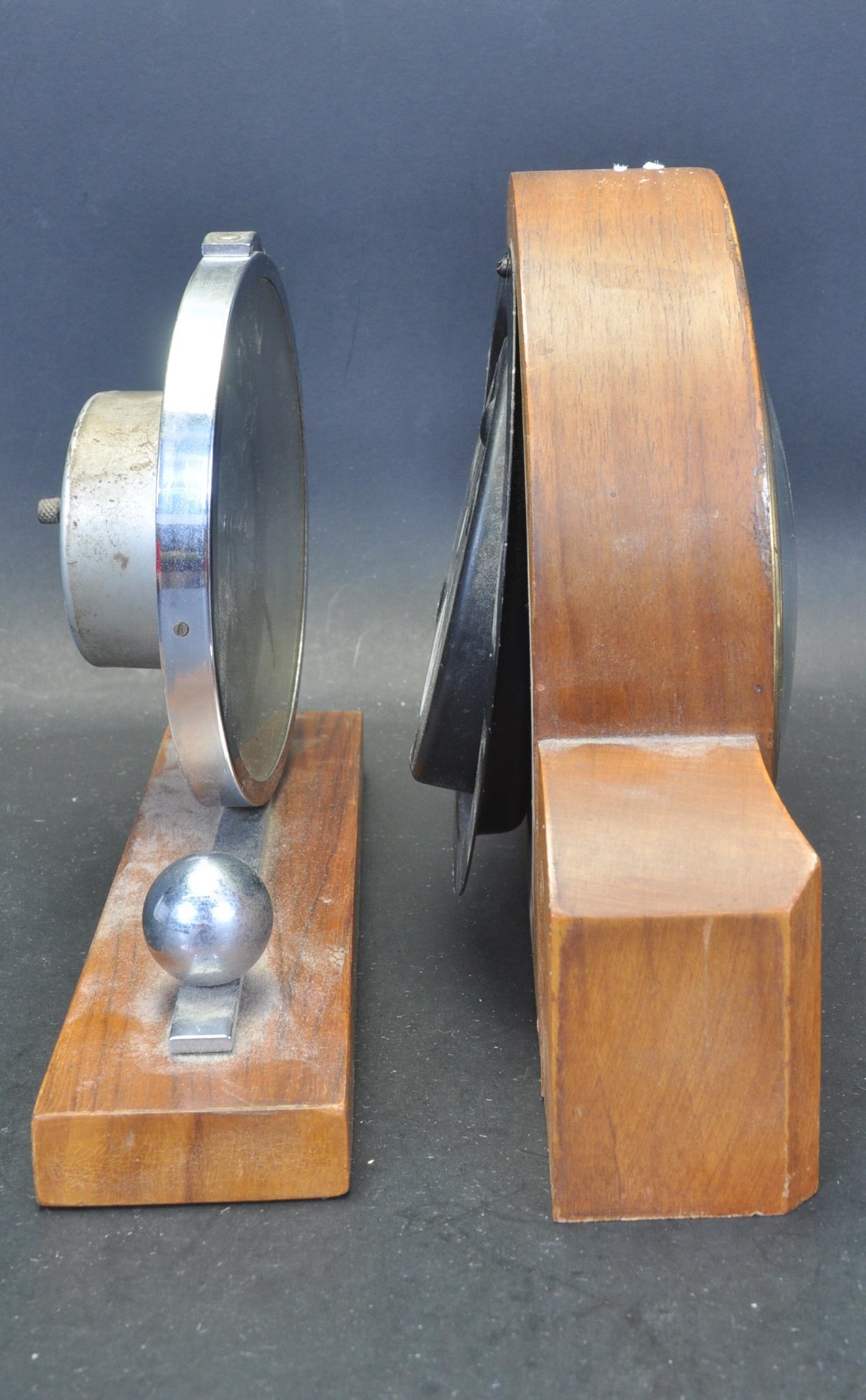 TWO ART DECO MANTEL CLOCKS - Image 2 of 5