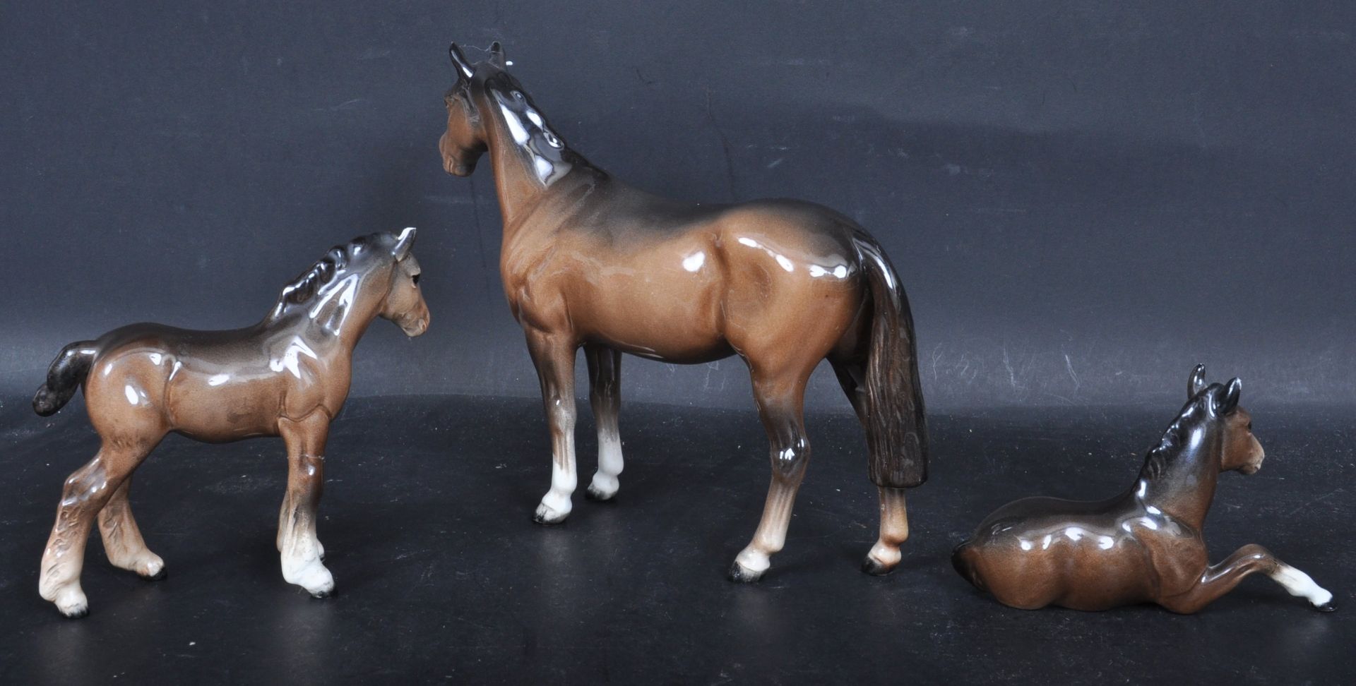THREE VINTAGE 20TH CENTURY BESWICK CERAMIC HORSES - Bild 5 aus 5