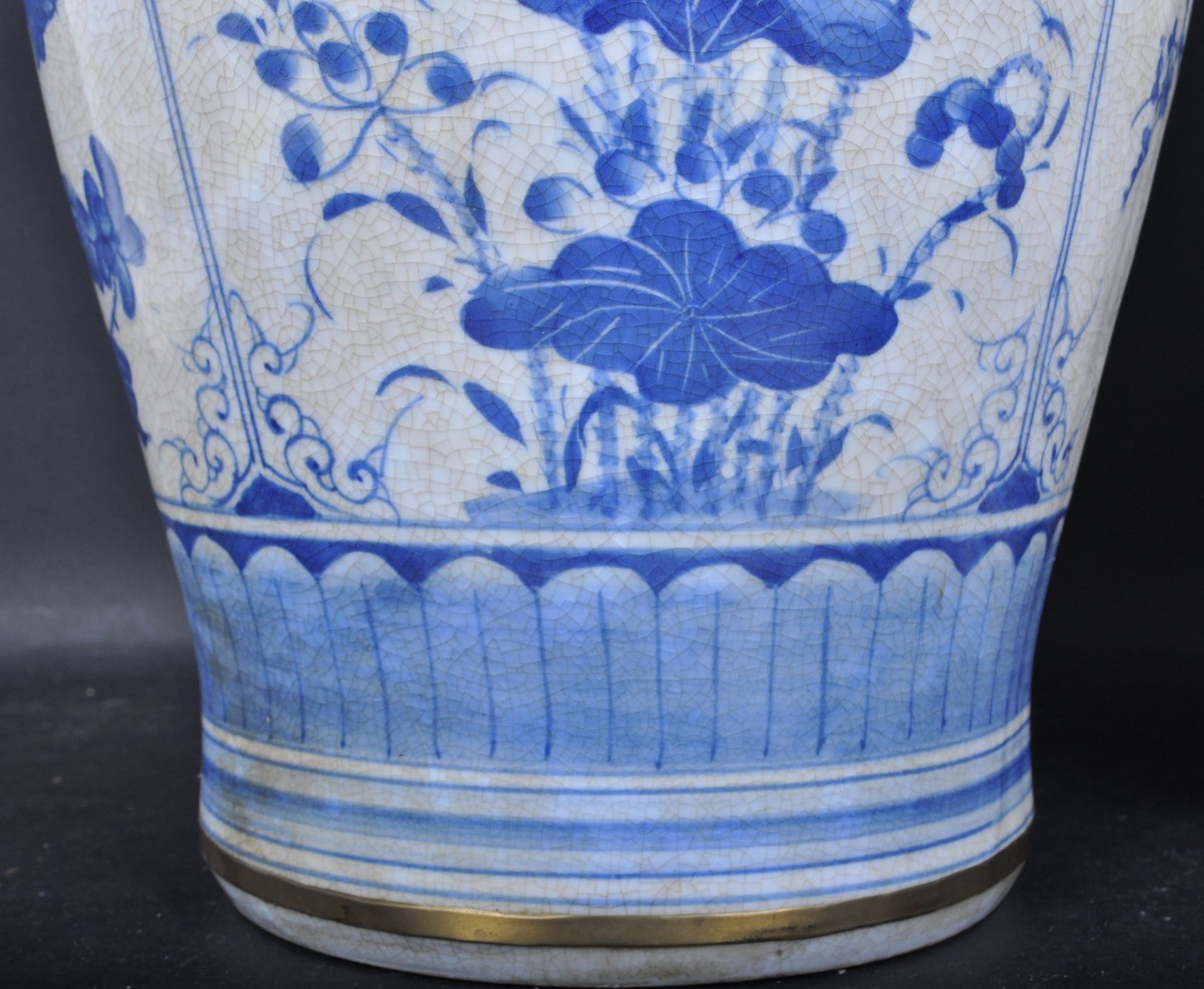 LARGE PAIR OF VINTAGE 20TH CENTURY CHINESE ORIENTAL BLUE AND WHITE VASES - Bild 3 aus 15